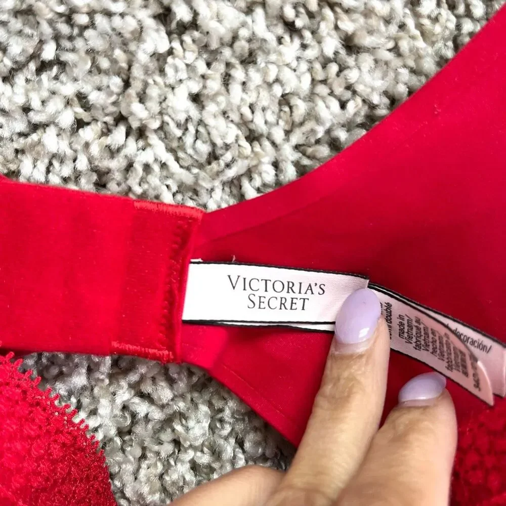 Victoria’s Secret Bra‎ Women’s 34D Incredible Red Lined Demi